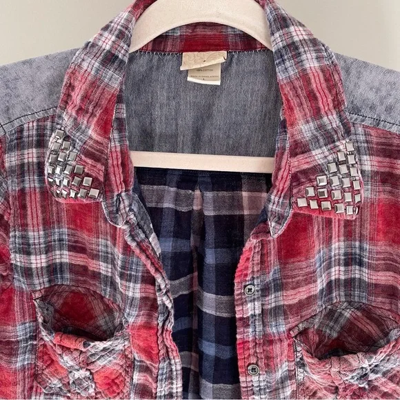 Daytrip Red Plaid Button-Up Shirt L Studded Collar Chambray Yoke Roll Tab Sleeve - Picture 3 of 5